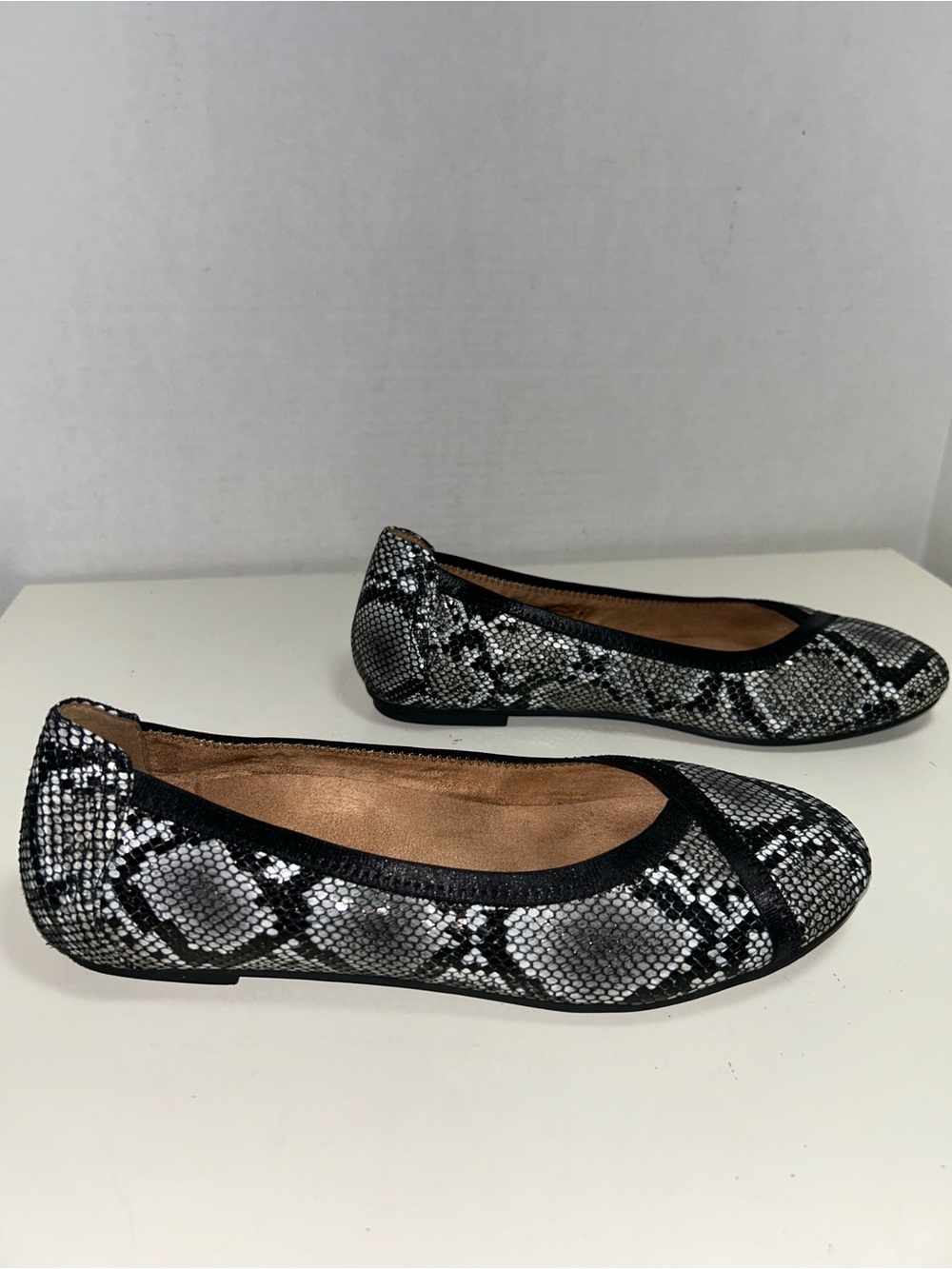 Vionic Caroll Black White Gray Snake Print Slip On Comfort Flat